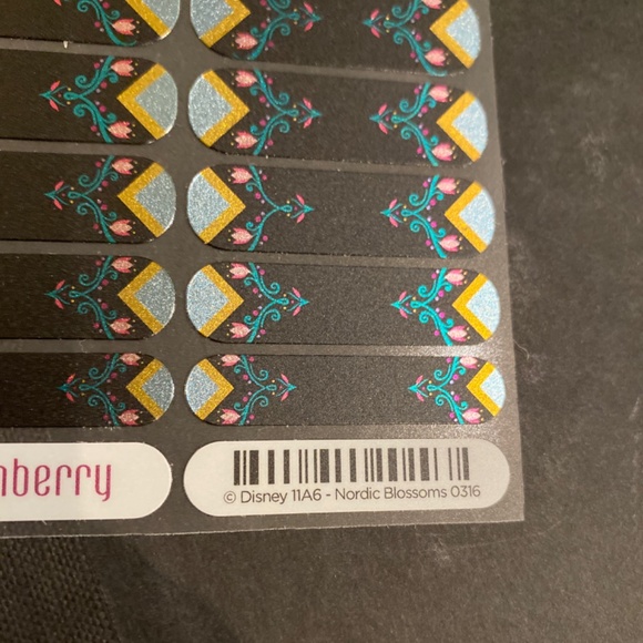 Jamberry Nail Wraps Disney Frozen in Time - Picture 3 of 6